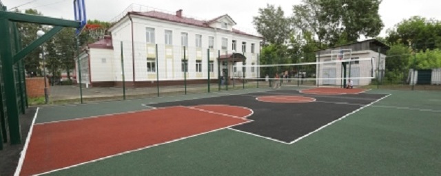 В иркутских школах к сентябрю появятся универсальные спортплощадки